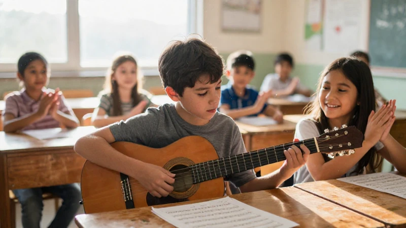Un niño toca una guitarra de madera en un aula luminosa mientras una niña le aplaude.